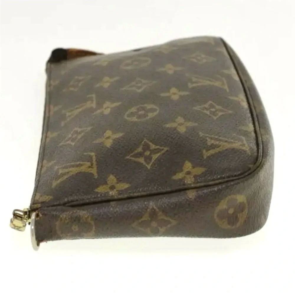 Authenticated Louis Vuitton Pochette Accessories Crossbody Shoulder Bag Purse - Picture 6 of 15